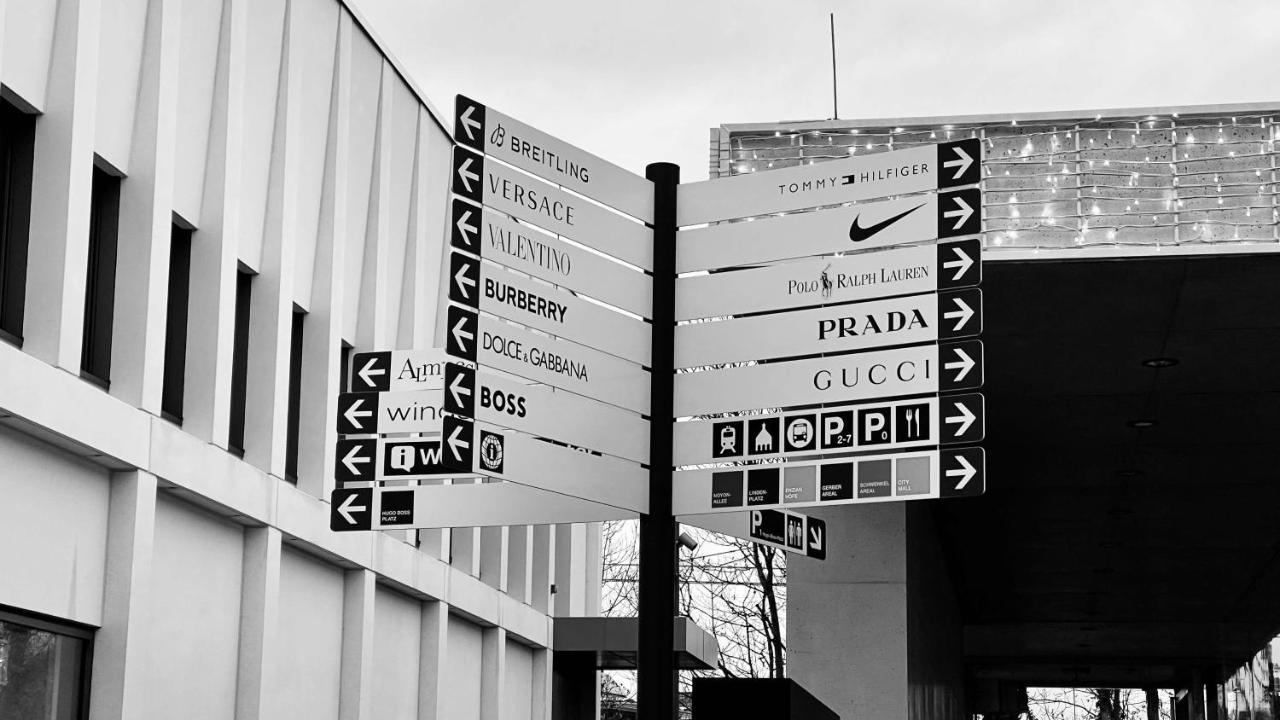 Ferienwohnung Outletcity Мецинген Екстериор снимка
